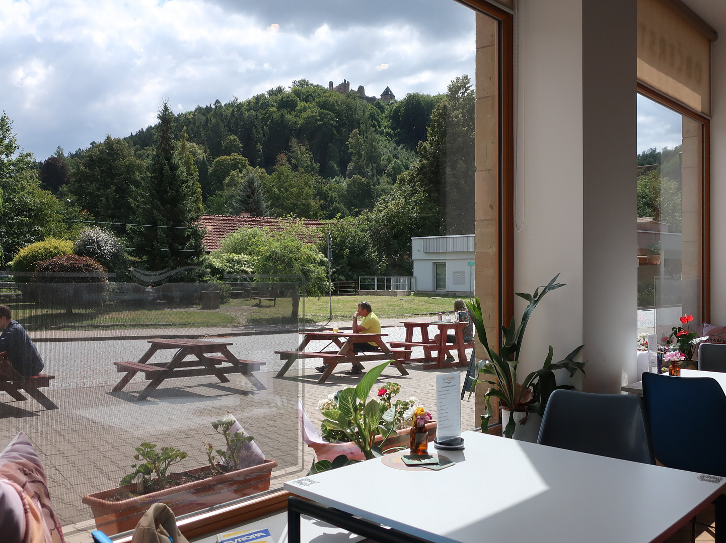 Malé retro bistro v Potštejně nabízí vlašák v rohlíku: O víkendu prodáme i 150 kusů denně, jde to na dračku, říká majitel
