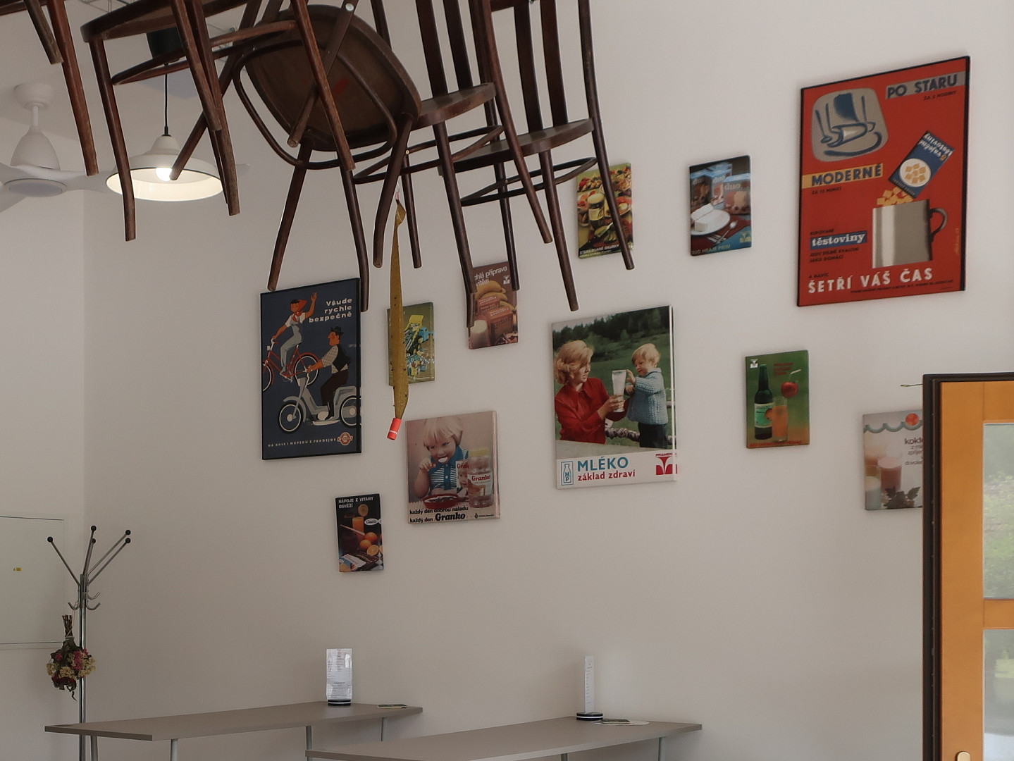 Malé retro bistro v Potštejně nabízí vlašák v rohlíku: O víkendu prodáme i 150 kusů denně, jde to na dračku, říká majitel