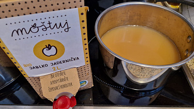 Mošt s cukrem připravený na svaření Zdroj: Šárka Adámková, Toprecepty