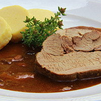 Jelení kýta na houbách Zdroj: Toprecepty