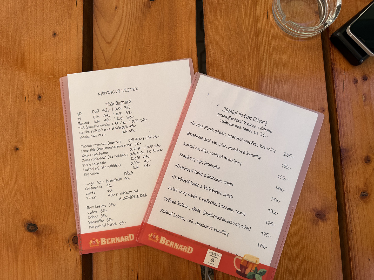 Vydali jsme se otestovat restauraci U Jelena z Pohlreichova Ano, šéfe! Kupované knedlíky opět nenadchly