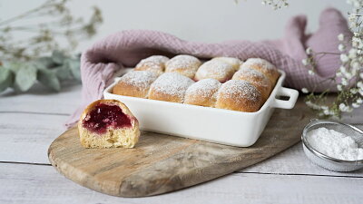 Kynuté buchty plněné marmeládou Zdroj: Toprecepty