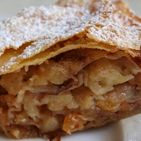 Zavařená jablka na štrúdl Zdroj: Toprecepty Zavařená jablka na štrúdl Zdroj: Toprecepty