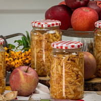 Zavařená jablka na štrúdl Zdroj: Toprecepty Zavařená jablka na štrúdl Zdroj: Toprecepty