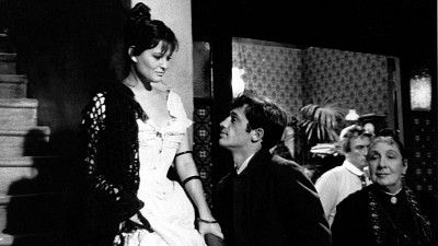 Italská herečka Claudia Cardinalová na snímku se slavným Belmondem v roce 1961 Zdroj: Profimedia
