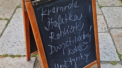 Nabídka před vstupem do podniku Zdroj: Šárka Adámková, Toprecepty