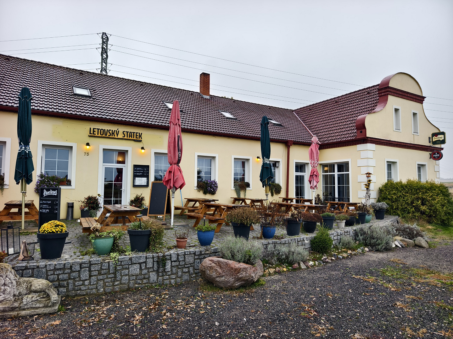 Vyzkoušeli jsme dršťkovou polévku za 59 Kč, kterou si pochvaloval i Pohlreich: V Ano, šéfe! získala restaurace dvě hvězdy