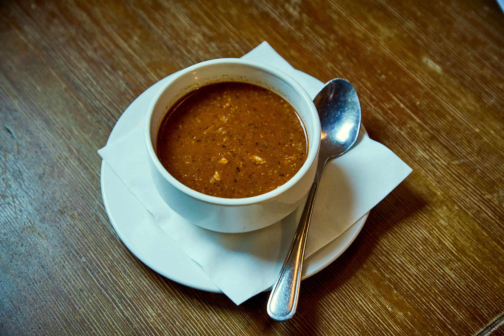 Vyzkoušeli jsme dršťkovou polévku za 59 Kč, kterou si pochvaloval i Pohlreich: V Ano, šéfe! získala restaurace dvě hvězdy