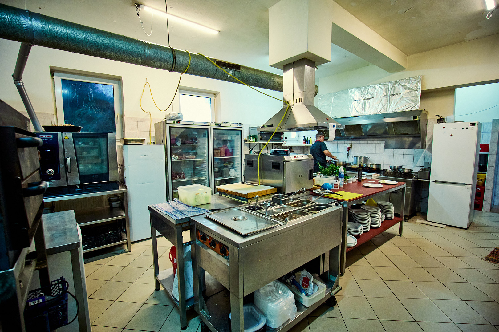 Vyzkoušeli jsme dršťkovou polévku za 59 Kč, kterou si pochvaloval i Pohlreich: V Ano, šéfe! získala restaurace dvě hvězdy