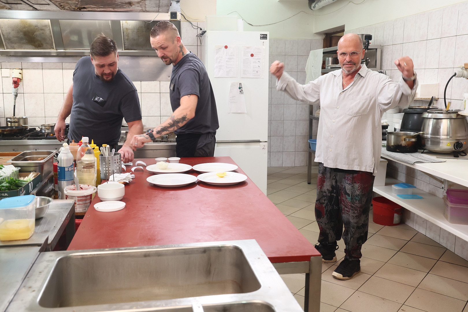 Vyzkoušeli jsme dršťkovou polévku za 59 Kč, kterou si pochvaloval i Pohlreich: V Ano, šéfe! získala restaurace dvě hvězdy