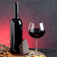 Víno Zdroj: Freepik, KamranAydinov