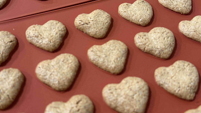 Pečení probíhá ve velkém. Zdroj: se souhlasem Evy Vetešníkové