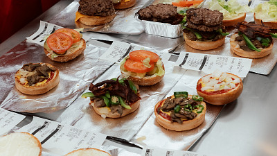 Burgery jsou vyráběné výhradně z nejkvalitnějších čerstvých surovin. Zdroj: se souhlasem Five Guys