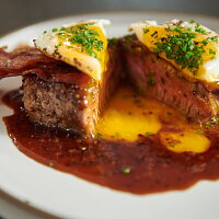 Anglický steak se sázeným vejcem Zdroj: Toprecepty
