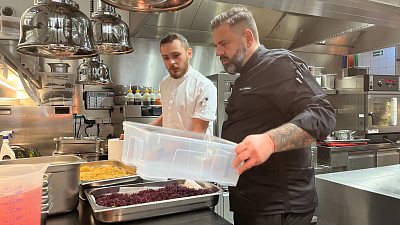 Radek Kašpárek je ve 420 skoro každý den, aby dohlížel na kvalitu kuchyně. Zdroj: Vilém Besser, Toprecepty