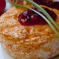 Grilovaný hermelín Zdroj: Toprecepty