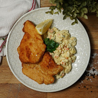 Bramborový salát s řízkem Zdroj: Toprecepty