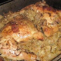 Country pečené kuře na kysaném zelí Zdroj: Toprecepty