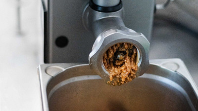 Škvarky je třeba dobře namlít. Zdroj: se souhlasem společnosti Chuť Moravy