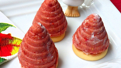 Jahodová vosí hnízda Zdroj: Toprecepty