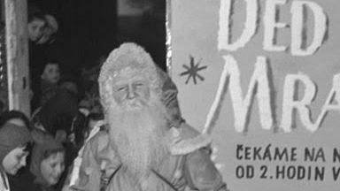 Místo Ježíška nosil dárky Děda Mráz. Zdroj: se souhlasem Retro muzeum Brno