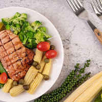 Oběd Zdroj: Freepik, jcomp