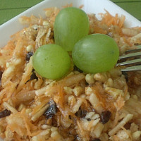 Zdravá snídaně z jablka, mrkve, ořechů a medu Zdroj: Toprecepty