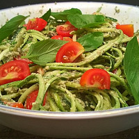 Špagety s bazalkovým pestem Zdroj: Toprecepty