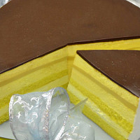 pruhovaný dort s vaječňákem Zdroj: Toprecepty