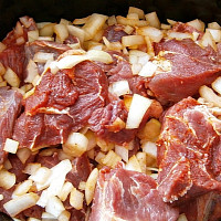 Jelení kostky na pepři z pomalého hrnce Zdroj: Toprecepty