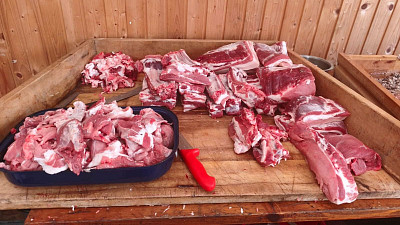 Výběr masa na tlačenku Zdroj: Martina Pilzová