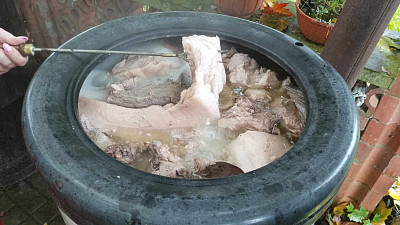 Vaření masa Zdroj: Martina Pilzová