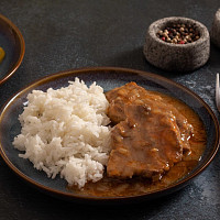 Vepřové plátky na kmíně s rýží Zdroj: Toprecepty