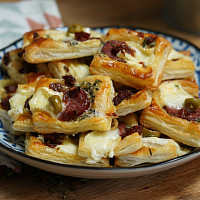 Jednohubky z listového těsta Zdroj: Toprecepty