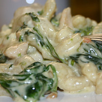 Gnocchi se špenátem a sýrovou omáčkou Zdroj: Toprecepty