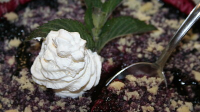 Crumble z ovoce a drobenky Zdroj: Toprecepty