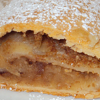 Jogurtový závin s jablky Zdroj: Toprecepty