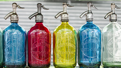 Staré typy sifonových lahví Zdroj: Freepik
