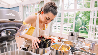 Eliška ukázala, že nejde všechno dělat v čistotě. Zdroj: se souhlasem České televize