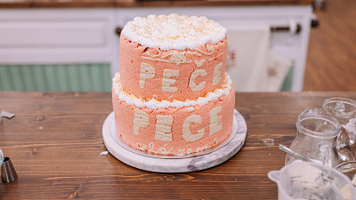 Alena na svůj dort umístila i název soutěže. Zdroj: se souhlasem České televize