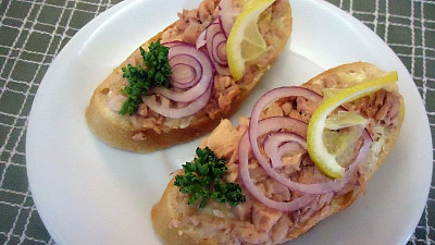 Chlebíček s tresčími játry Zdroj: Top recepty