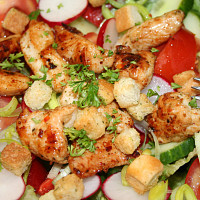 Salát s kuřecím masem Zdroj: Toprecepty