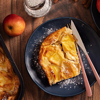 Žemlovka s jablky a tvarohem Zdroj: Toprecepty