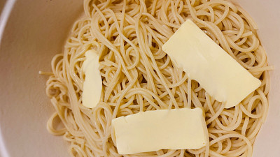 Vynikající chuť dodá máslo Zdroj: Světženy.cz/Markéta Behinová