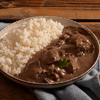 Drůbeží játra na cibulce s rýží Zdroj: Toprecepty