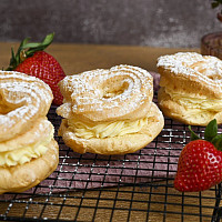 Jednoduché věnečky z odpalovaného těsta Zdroj: Toprecepty