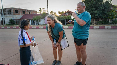 Během cest bylo nutné hledat pomoc u místních. Zdroj: se souhlasem TV Prima