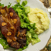 Pečená krkovička na česneku Zdroj: Toprecepty