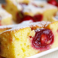 Jednoduchá buchta na plech s kefírem Zdroj: Toprecepty