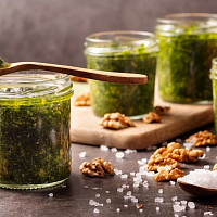 Pesto z medvědího česneku a vlašských ořechů Zdroj: Toprecepty